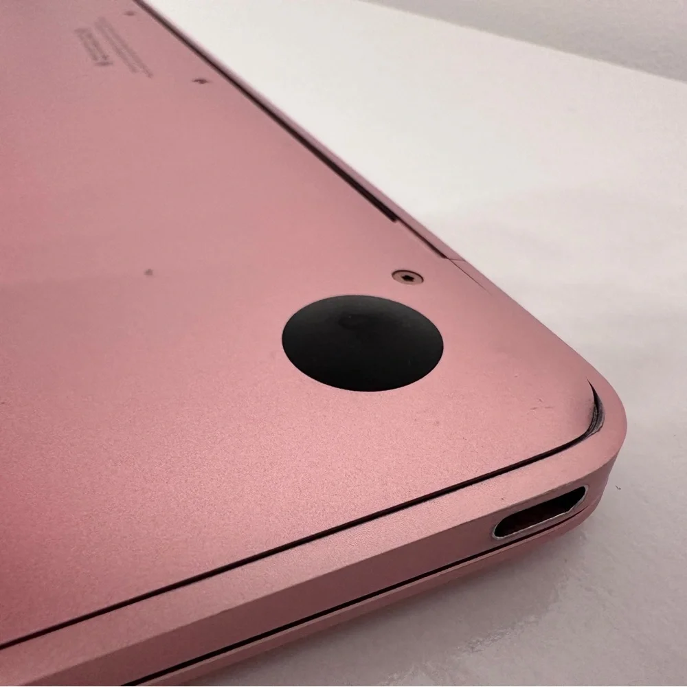 Apple MacBook in Rose with Accessories - Picture 9 of 16